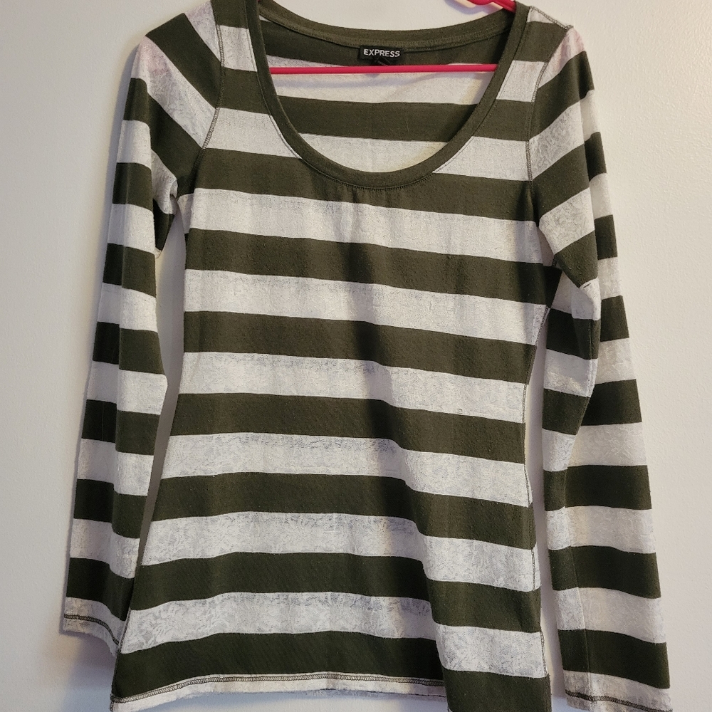Express small shirt.